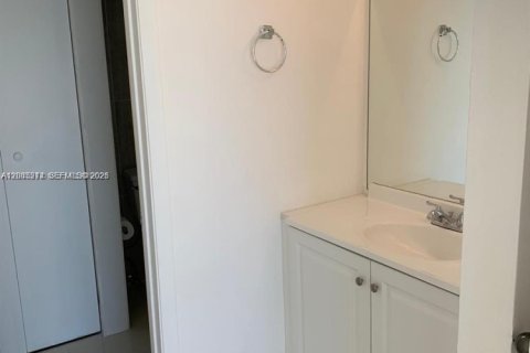 Condo in Cutler Bay, Florida, 2 bedrooms  № 2069530 - photo 8