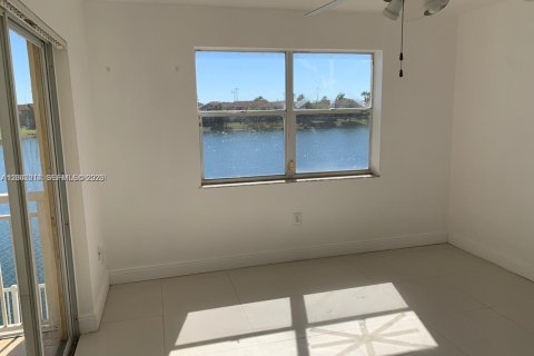 Condo in Cutler Bay, Florida, 2 bedrooms  № 2069530 - photo 7