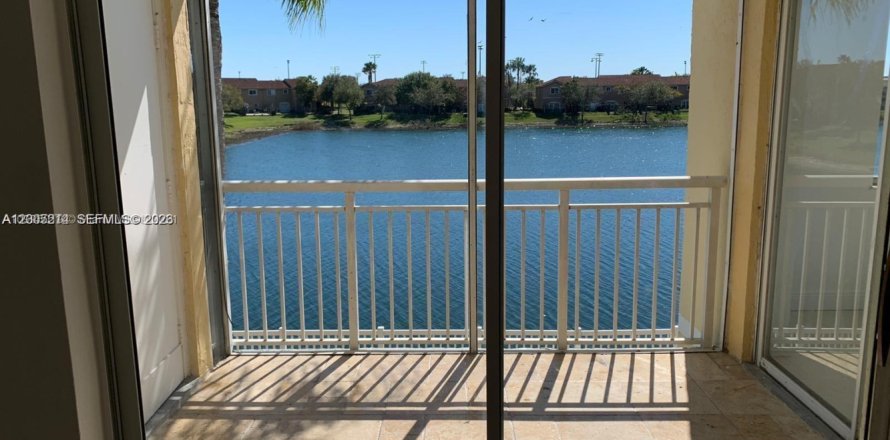 Condo in Cutler Bay, Florida, 2 bedrooms  № 2069530