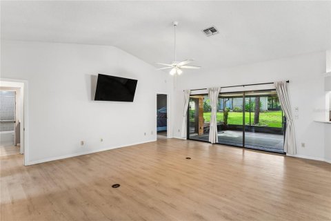 House in Hudson, Florida 3 bedrooms, 170.48 sq.m. № 2157200 - photo 11