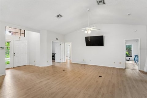House in Hudson, Florida 3 bedrooms, 170.48 sq.m. № 2157200 - photo 12