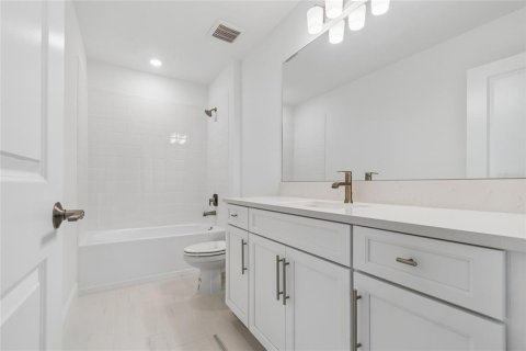 Townhouse in Bradenton, Florida 3 bedrooms, 223.52 sq.m. № 2093280 - photo 17