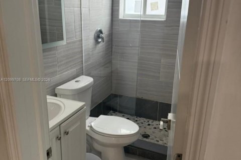 Appartement à louer à Hollywood, Floride: 2 chambres, 428.93 m2 № 2397560 - photo 2