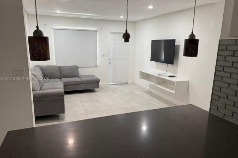 Appartement à louer à Hollywood, Floride: 2 chambres, 428.93 m2 № 2397560 - photo 4