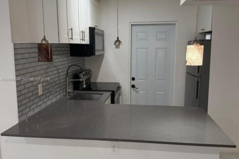 Appartement à louer à Hollywood, Floride: 2 chambres, 428.93 m2 № 2397560 - photo 5