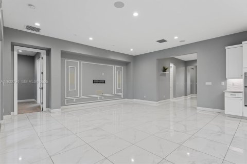 House in Lake Worth, Florida 3 bedrooms, 254.65 sq.m. № 1994979 - photo 19