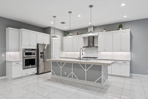 House in Lake Worth, Florida 3 bedrooms, 254.65 sq.m. № 1994979 - photo 12