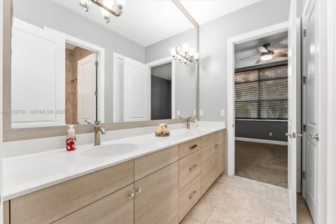 House in Lake Worth, Florida 3 bedrooms, 254.65 sq.m. № 1994979 - photo 30