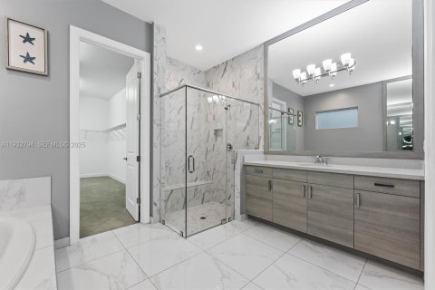 House in Lake Worth, Florida 3 bedrooms, 254.65 sq.m. № 1994979 - photo 25