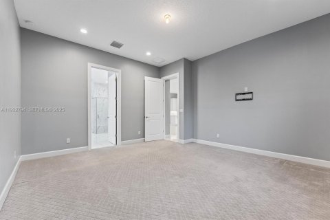 House in Lake Worth, Florida 3 bedrooms, 254.65 sq.m. № 1994979 - photo 21