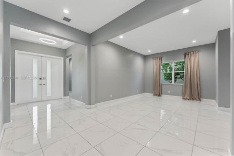 House in Lake Worth, Florida 3 bedrooms, 254.65 sq.m. № 1994979 - photo 3