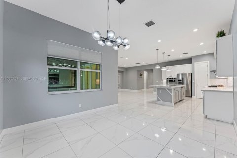 House in Lake Worth, Florida 3 bedrooms, 254.65 sq.m. № 1994979 - photo 17