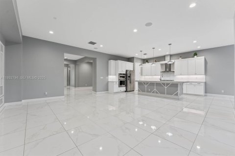 House in Lake Worth, Florida 3 bedrooms, 254.65 sq.m. № 1994979 - photo 7