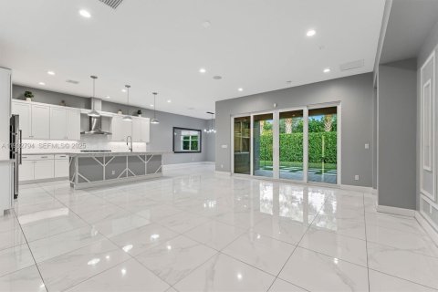 House in Lake Worth, Florida 3 bedrooms, 254.65 sq.m. № 1994979 - photo 9