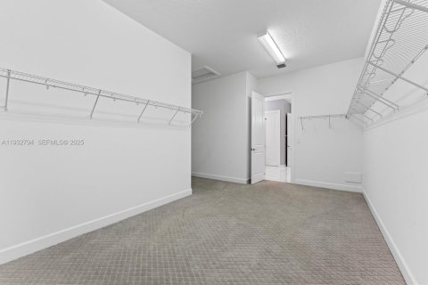 House in Lake Worth, Florida 3 bedrooms, 254.65 sq.m. № 1994979 - photo 26