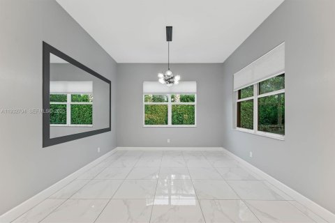 House in Lake Worth, Florida 3 bedrooms, 254.65 sq.m. № 1994979 - photo 16