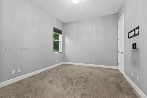 House in Lake Worth, Florida 3 bedrooms, 254.65 sq.m. № 1994979 - photo 28