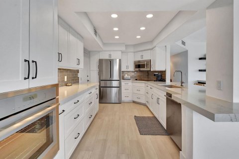 Condo in Delray Beach, Florida, 2 bedrooms № 2382959 - photo 10