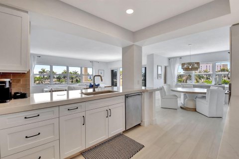 Condo in Delray Beach, Florida, 2 bedrooms № 2382959 - photo 11