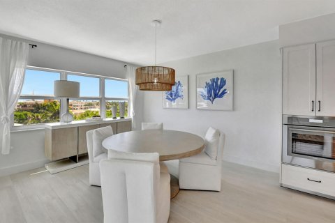 Condo in Delray Beach, Florida, 2 bedrooms № 2382959 - photo 13