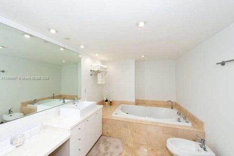 Condominio en alquiler en Key Biscayne, Florida, 3 dormitorios, 274.06 m2 № 1895833 - foto 18