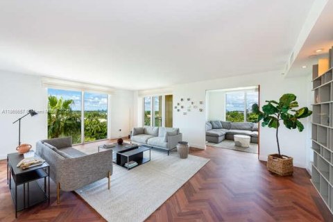 Condo in Key Biscayne, Florida, 3 bedrooms  № 1895833 - photo 1