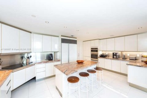 Condo in Key Biscayne, Florida, 3 bedrooms  № 1895833 - photo 15