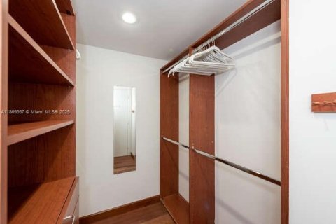 Condominio en alquiler en Key Biscayne, Florida, 3 dormitorios, 274.06 m2 № 1895833 - foto 22