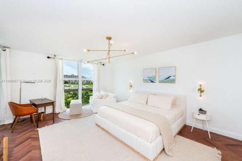 Condo in Key Biscayne, Florida, 3 bedrooms  № 1895833 - photo 14