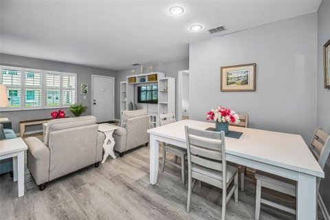 Condominio en venta en Saint Petersburg, Florida, 2 dormitorios, 93.83 m2 № 2148141 - foto 12