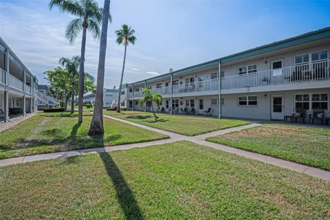 Condominio en Saint Petersburg, Florida, 2 dormitorios  № 2148141
