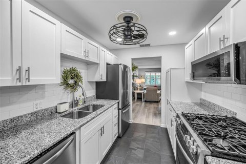 Condominio en venta en Saint Petersburg, Florida, 2 dormitorios, 93.83 m2 № 2148141 - foto 13