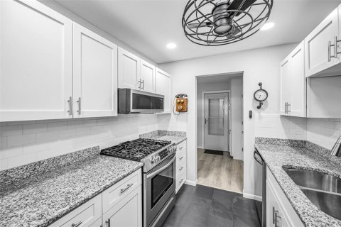 Condominio en venta en Saint Petersburg, Florida, 2 dormitorios, 93.83 m2 № 2148141 - foto 15