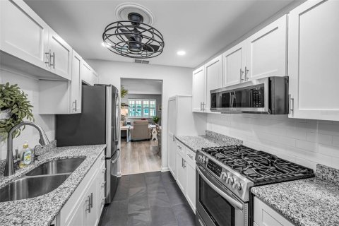 Condominio en venta en Saint Petersburg, Florida, 2 dormitorios, 93.83 m2 № 2148141 - foto 14