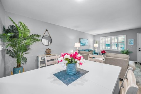 Condominio en venta en Saint Petersburg, Florida, 2 dormitorios, 93.83 m2 № 2148141 - foto 11