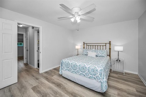 Condominio en venta en Saint Petersburg, Florida, 2 dormitorios, 93.83 m2 № 2148141 - foto 17