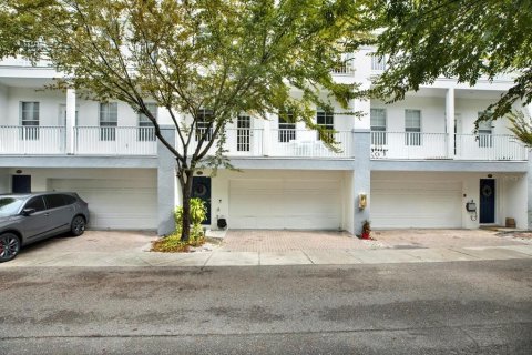 Touwnhouse à vendre à Tampa, Floride: 3 chambres, 177.72 m2 № 1919524 - photo 1