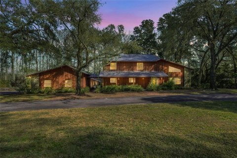 Casa en Ocklawaha, Florida 4 dormitorios, 293.48 m2 № 2145505