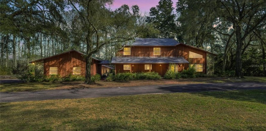 Casa en Ocklawaha, Florida 4 dormitorios, 293.48 m2 № 2145505