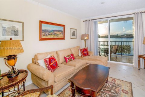 Copropriété à vendre à Sunny Isles Beach, Floride: 2 chambres, 103.68 m2 № 2297665 - photo 11