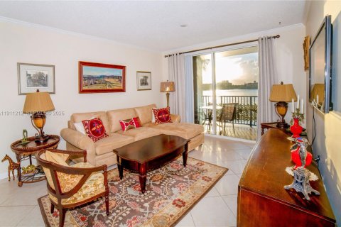 Copropriété à vendre à Sunny Isles Beach, Floride: 2 chambres, 103.68 m2 № 2297665 - photo 10