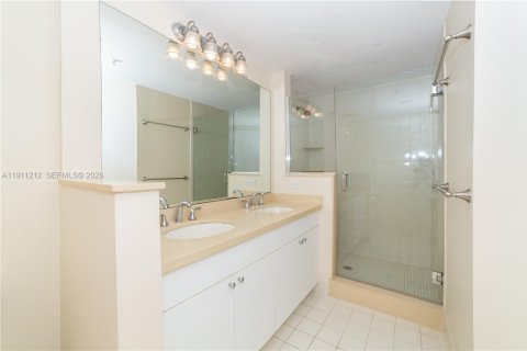 Copropriété à vendre à Sunny Isles Beach, Floride: 2 chambres, 103.68 m2 № 2297665 - photo 23
