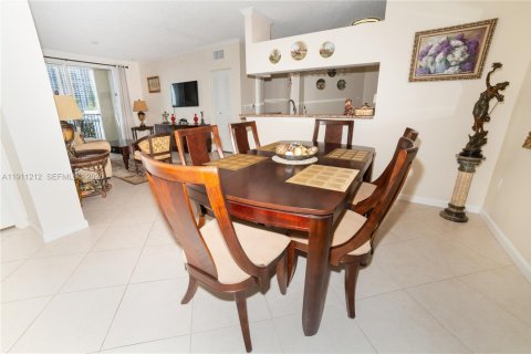 Copropriété à vendre à Sunny Isles Beach, Floride: 2 chambres, 103.68 m2 № 2297665 - photo 15