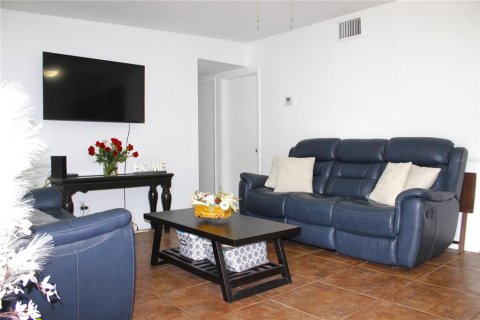 House in Winter Haven, Florida 2 bedrooms, 88.44 sq.m. № 1785130 - photo 7