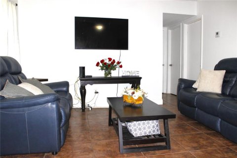 House in Winter Haven, Florida 2 bedrooms, 88.44 sq.m. № 1785130 - photo 8