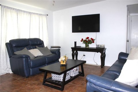 House in Winter Haven, Florida 2 bedrooms, 88.44 sq.m. № 1785130 - photo 9