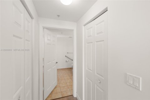 Copropriété à vendre à Coral Gables, Floride: 2 chambres, 99.59 m2 № 2065317 - photo 25