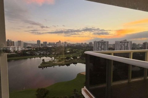 Condo in Aventura, Florida, 1 bedroom  № 1985869 - photo 16