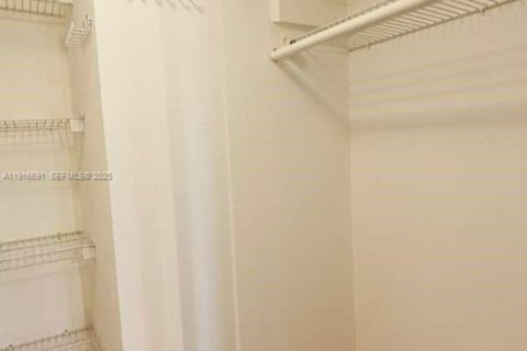 Condo in Aventura, Florida, 1 bedroom  № 1985869 - photo 22