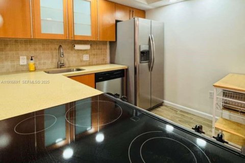 Condo in Aventura, Florida, 1 bedroom  № 1985869 - photo 10
